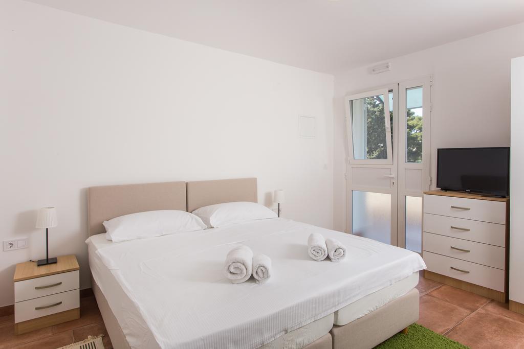 Guest House Eight Roses ดูบรอฟนิก ภายนอก รูปภาพ