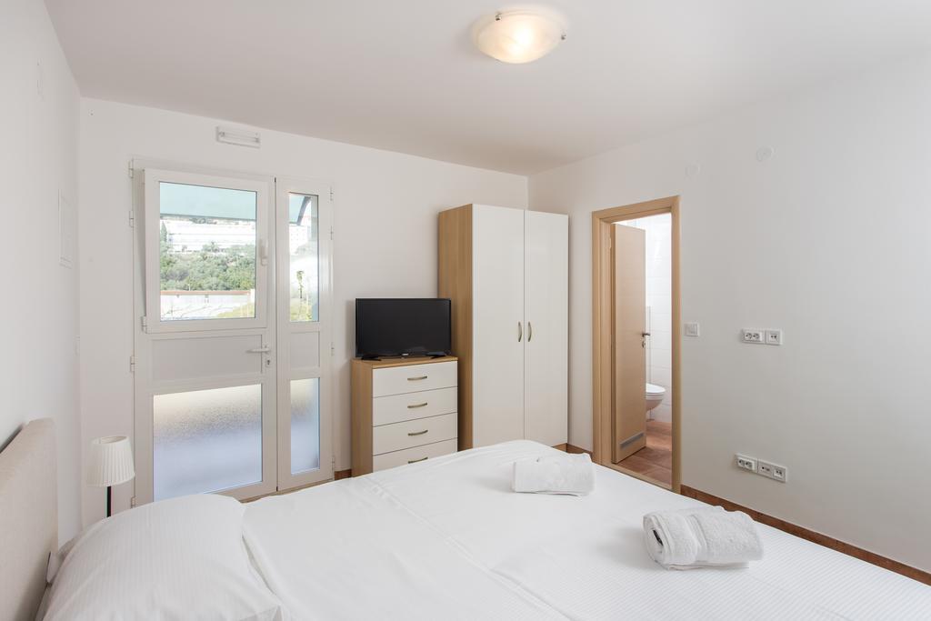 Guest House Eight Roses ดูบรอฟนิก ภายนอก รูปภาพ
