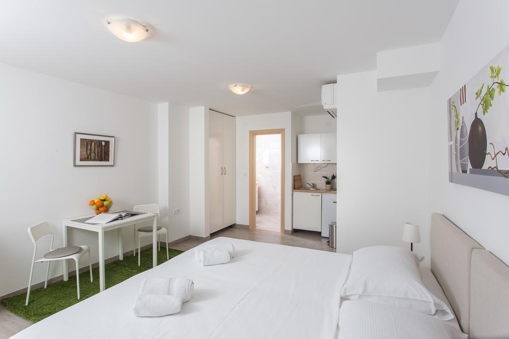 Guest House Eight Roses ดูบรอฟนิก ภายนอก รูปภาพ
