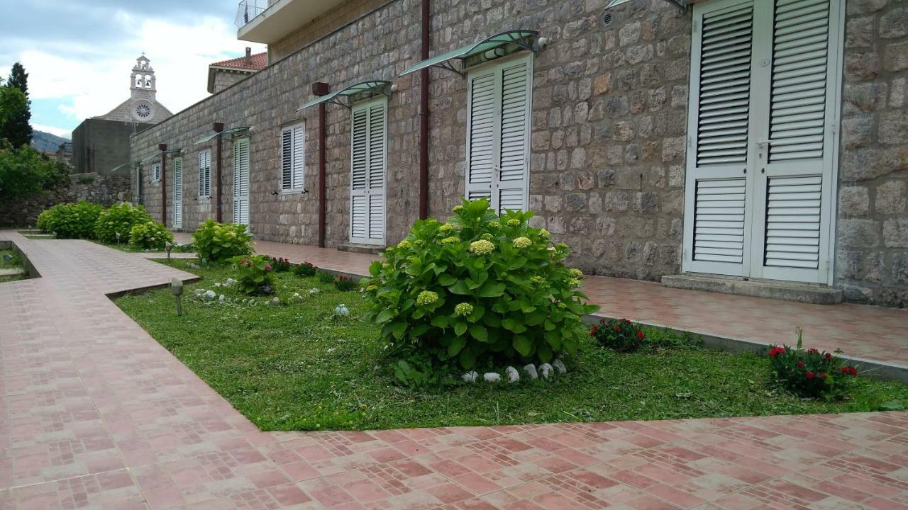 Guest House Eight Roses ดูบรอฟนิก ภายนอก รูปภาพ