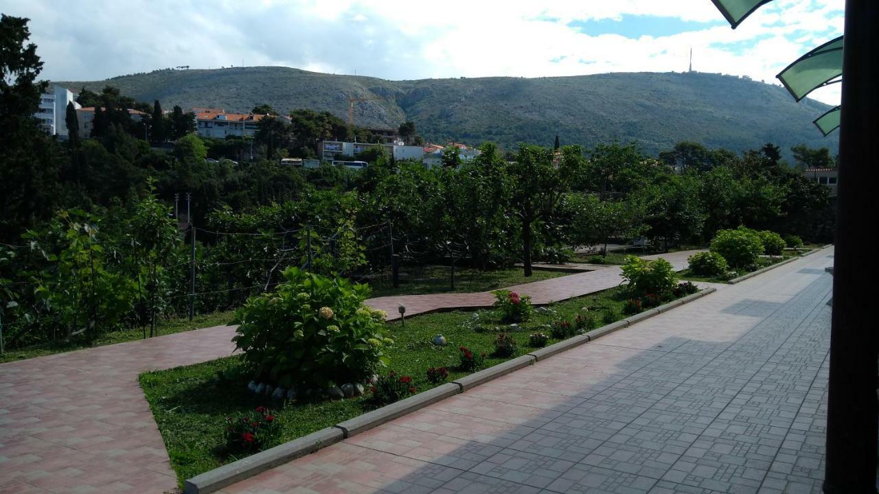 Guest House Eight Roses ดูบรอฟนิก ภายนอก รูปภาพ